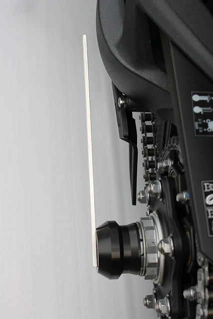 Слайдеры оси заднего колеса мотоцикла GSG с черной анодированной вставкой 60E-77E-55E-O