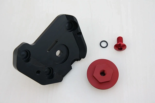 Cлайдер двигателя мотоцикла накладка моторной крышки правая GSG с красной вставкой 100-80-20-W700R