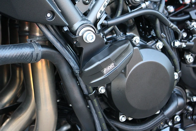 Слайдеры рамы мотоцикла продольные с черными кронштейнами GSG 1055025-K77