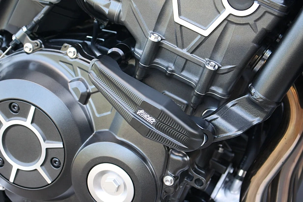 Слайдеры рамы мотоцикла продольные с черными кронштейнами GSG 1505025-H313-SH