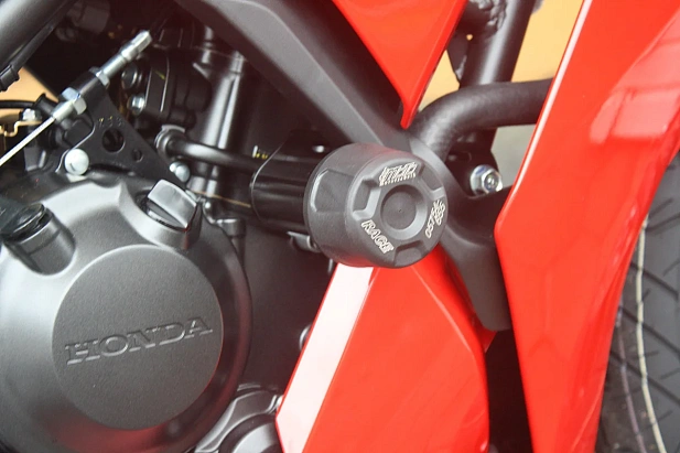 Слайдеры рамы мотоцикла с черными кронштейнами GSG 4060275-H55SH