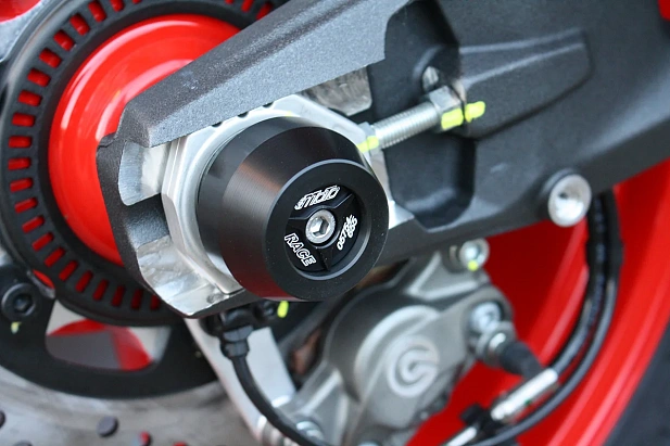 Слайдеры оси заднего колеса мотоцикла GSG с черной анодированной вставкой 33E-33E-O-D40