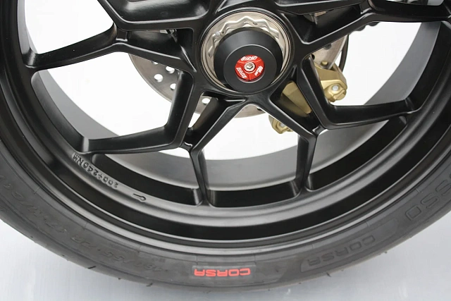 Слайдеры оси заднего колеса мотоцикла GSG с красной анодированной вставкой 55E-45E-59E-O