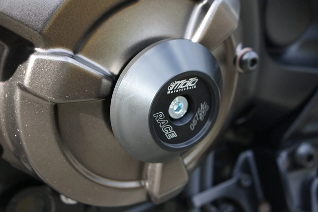 Накладка - слайдер моторной крышки мотоцикла левая GSG 60-40-Y455