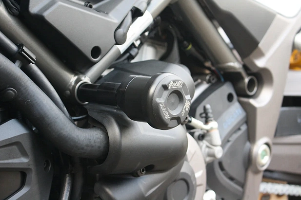 Слайдеры рамы мотоцикла с черными кронштейнами GSG 4585493-D32-SH