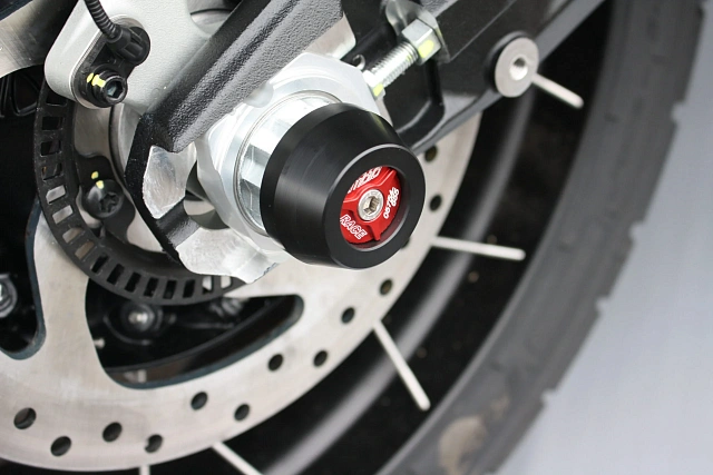 Слайдеры оси заднего колеса мотоцикла GSG с красной анодированной вставкой 41E-49E