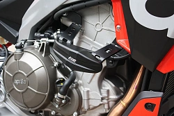 Слайдеры рамы мотоцикла продольные с черными кронштейнами GSG 1505040-A24