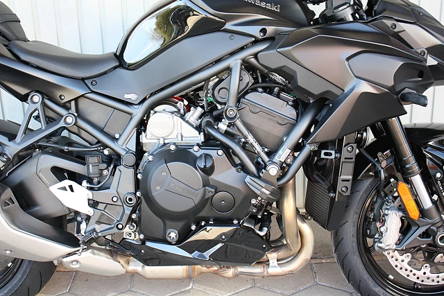 Слайдеры рамы мотоцикла продольные с черными кронштейнами GSG 1055025-K77