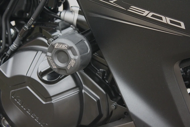 Слайдеры рамы мотоцикла с черными кронштейнами GSG 1057540602-K62-SH