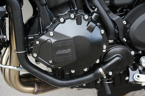 Накладка моторной крышки мотоцикла левая GSG 122-110-40-T155 (2011 – 2012)