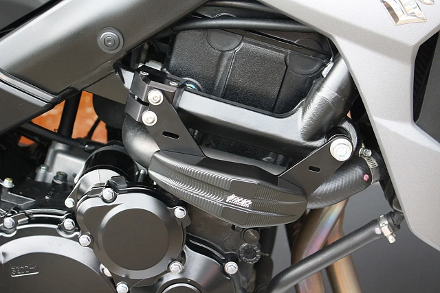 Слайдеры рамы мотоцикла продольные с черными кронштейнами GSG 1505040-S57-SH