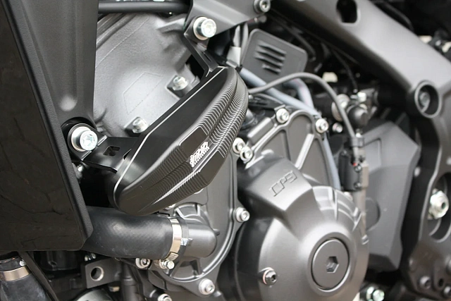 Слайдеры рамы мотоцикла продольные с черными кронштейнами GSG 1505040-Y63