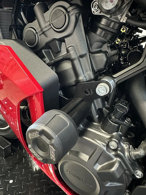 Слайдеры рамы мотоцикла с черными кронштейнами GSG 40602-H81-SH