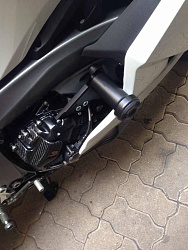 Слайдеры рамы мотоцикла с черными кронштейнами GSG 75440105-W5-SH