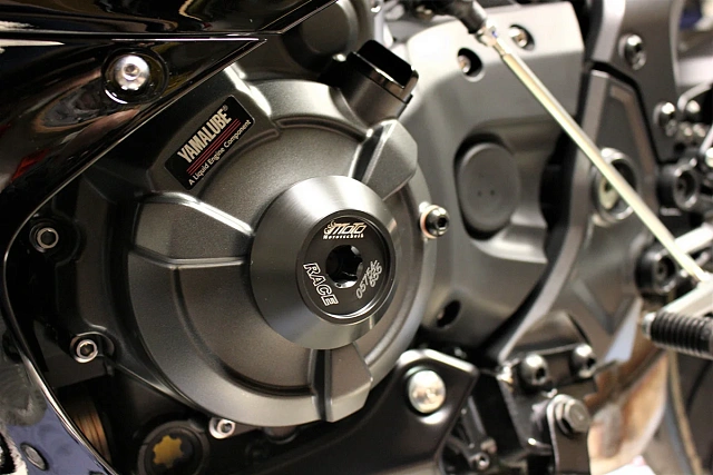 Накладка - слайдер моторной крышки мотоцикла левая GSG 70-43-Y455