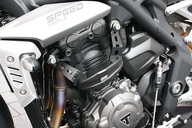 Слайдеры рамы мотоцикла продольные с черными кронштейнами GSG 1505040-T38-SH