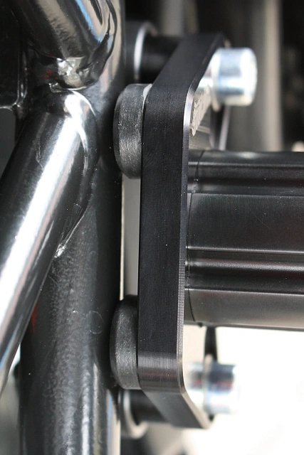 Слайдеры рамы мотоцикла с черными кронштейнами GSG 4060255-KM10-DS-SH