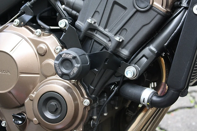 Слайдеры рамы мотоцикла с черными кронштейнами GSG 406025525-H69-DS-SH