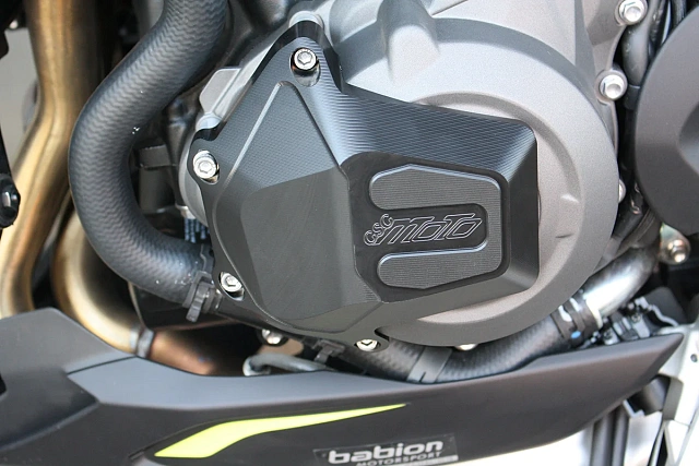 Накладка - слайдер моторной крышки мотоцикла левая GSG 153-153-70-T215ST-L