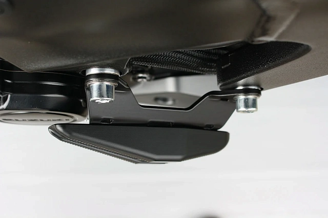 Слайдеры рамы мотоцикла продольные с черными кронштейнами GSG 1505025-S54