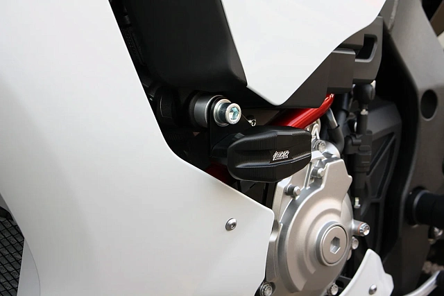 Слайдеры рамы мотоцикла продольные с черными кронштейнами GSG 1055025-Y49