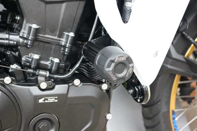 Слайдеры рамы мотоцикла с черными кронштейнами GSG 4060285-H79-SH