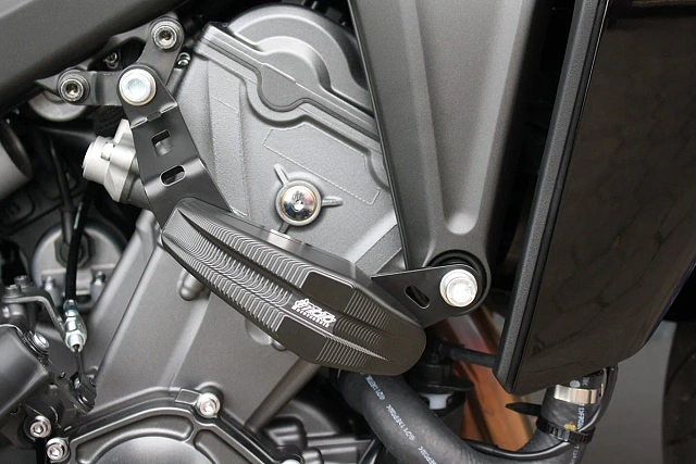 Слайдеры рамы мотоцикла продольные с черными кронштейнами GSG 1505040-Y63