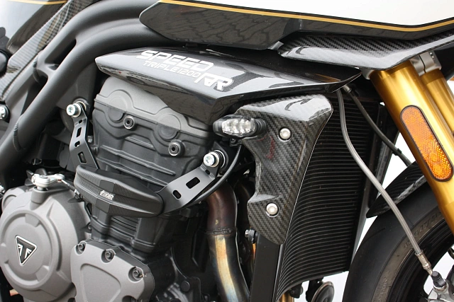 Слайдеры рамы мотоцикла продольные с черными кронштейнами GSG 1505040-T38-SH