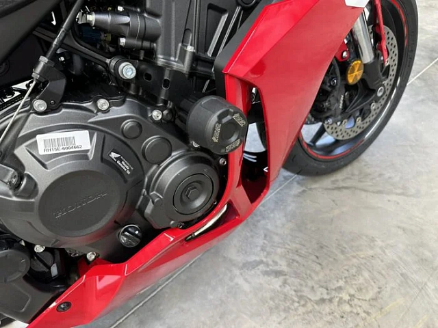 Слайдеры рамы мотоцикла с черными кронштейнами GSG 40602-H81-SH