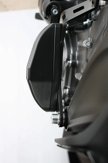 Слайдеры рамы мотоцикла продольные с черными кронштейнами GSG 1505040-Y63