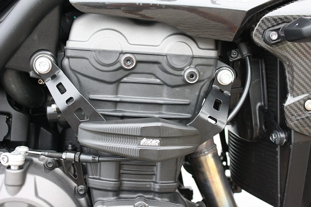 Слайдеры рамы мотоцикла продольные с черными кронштейнами GSG 1505040-T38-SH