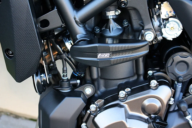 Слайдеры рамы мотоцикла продольные с черными кронштейнами GSG 1505040-Y55-SH