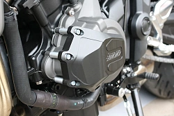 Накладка - слайдер моторной крышки мотоцикла левая GSG 156-150-70-T214L-TRI