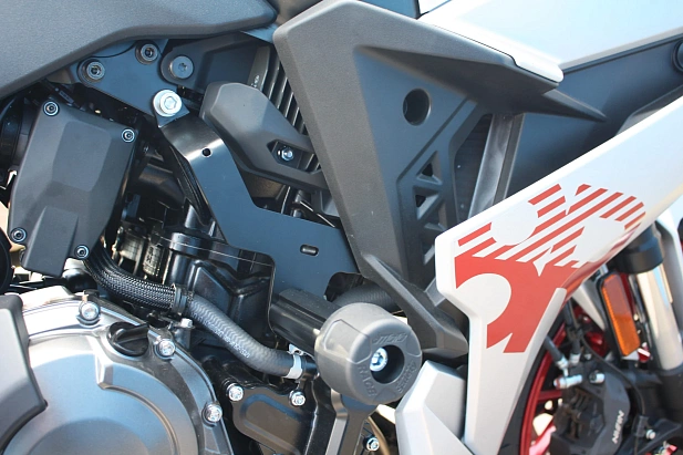 Слайдеры рамы мотоцикла с черными кронштейнами GSG 4060255-S65-SH