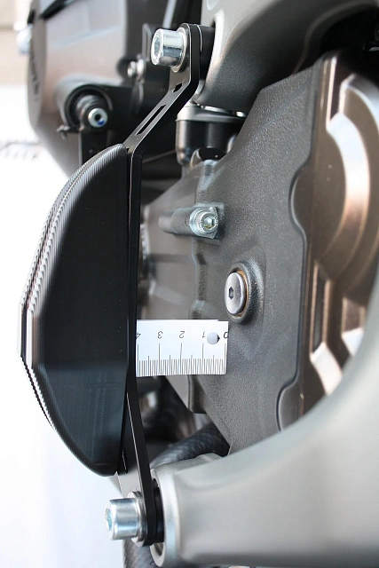 Слайдеры рамы мотоцикла продольные с черными кронштейнами GSG 1505040-Y43-SH