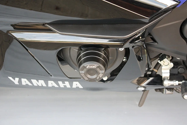 Слайдеры рамы мотоцикла продольные с черными кронштейнами GSG 60701055025-Y58