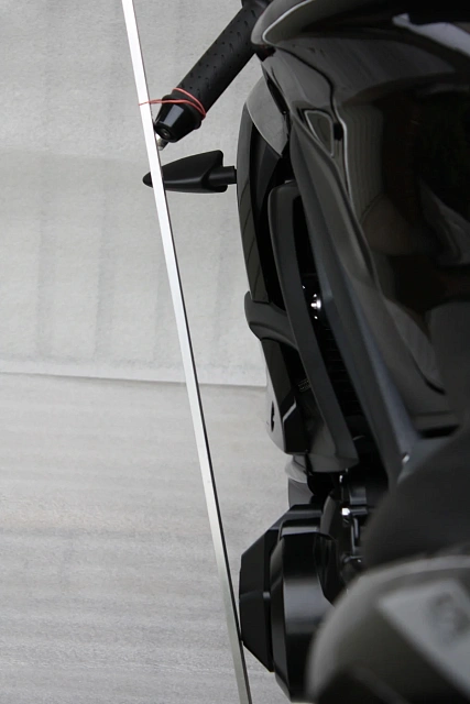 Накладка - слайдер моторной крышки мотоцикла левая GSG 153-153-70-T215L