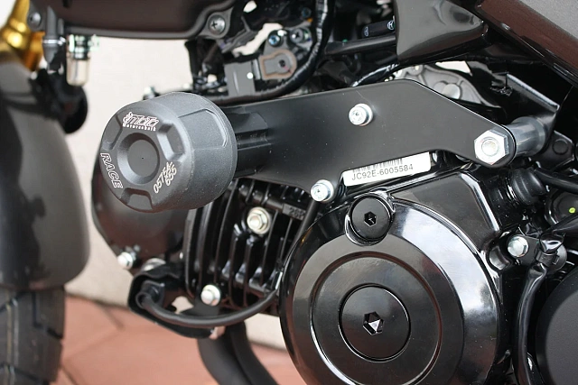 Слайдеры рамы мотоцикла с черными кронштейнами GSG 4060255105-H76-SH