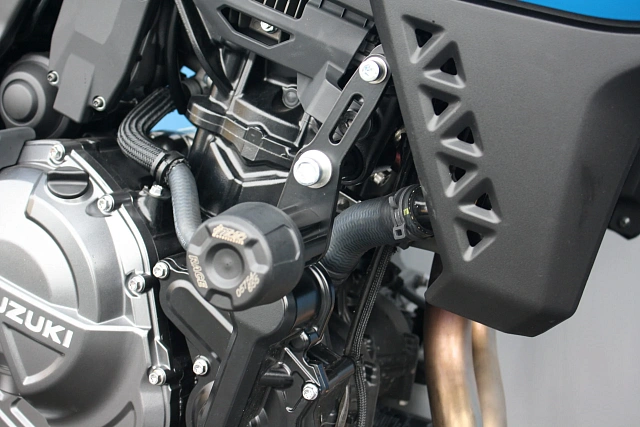 Слайдеры рамы мотоцикла с черными кронштейнами GSG 4060255-S64-SH