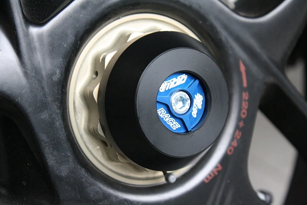 Слайдеры оси заднего колеса мотоцикла GSG с синей анодированной вставкой 77E-50E-O