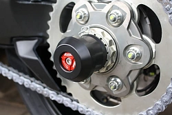 Слайдеры оси заднего колеса мотоцикла GSG с красной анодированной вставкой 77E-77E-55E-O