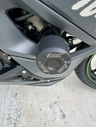 Слайдеры рамы мотоцикла с черными кронштейнами GSG 406024045-K72-DS-SH