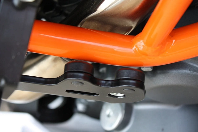 Слайдеры рамы мотоцикла с черными кронштейнами GSG 4060275-KM7-DS-SH