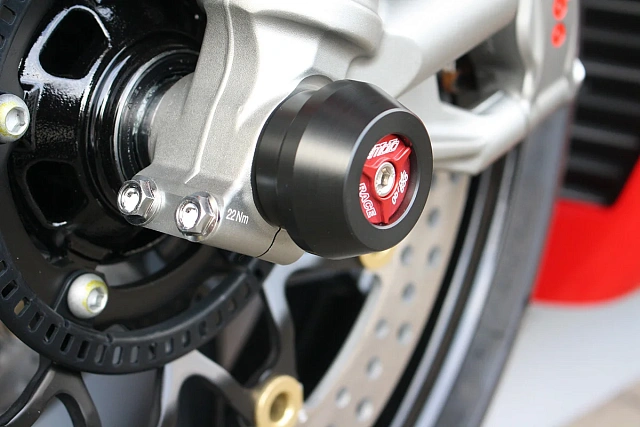 Слайдеры оси переднего колеса мотоцикла GSG с красной анодированной вставкой 28E-50E-O