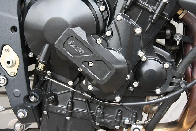 Накладка - слайдер моторной крышки мотоцикла правая GSG 170-90-40-T211R