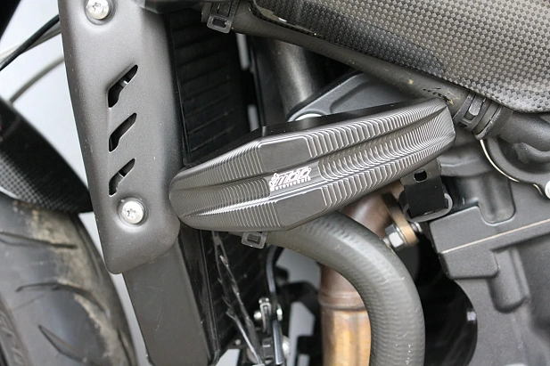 Слайдеры рамы мотоцикла продольные с черными кронштейнами GSG 1505040-T33-SH