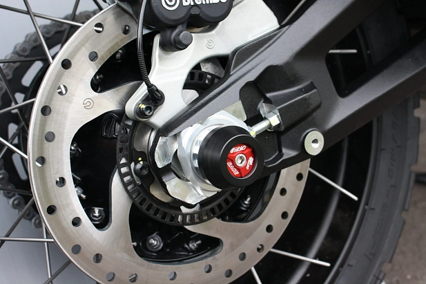 Слайдеры оси заднего колеса мотоцикла GSG с красной анодированной вставкой 41E-49E