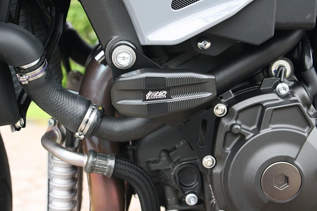 Слайдеры рамы мотоцикла продольные с черными кронштейнами GSG 1055025-Y53