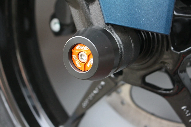 Слайдеры оси переднего колеса мотоцикла GSG с оранжевой анодированной вставкой 33E-35E-242-KM14