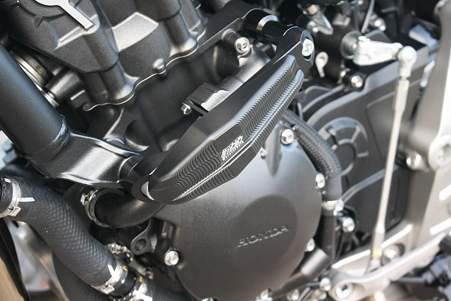 Слайдеры рамы мотоцикла продольные с черными кронштейнами GSG 1505025-H313-SH